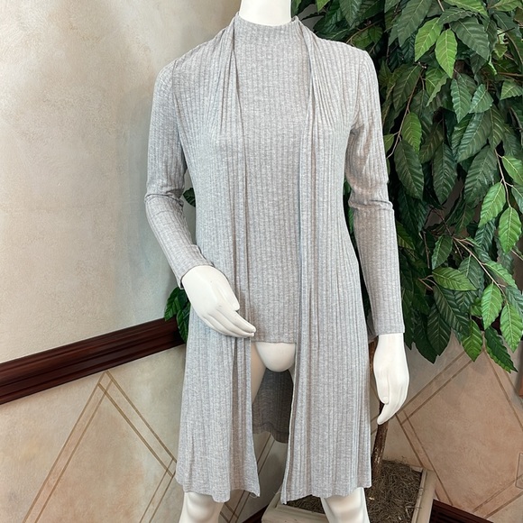 WHBM HEATHER GRAY RIBBED MOCK NECK TOP & DUSTER - Picture 3 of 16